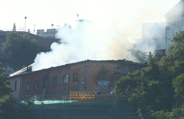 Fotos: Incendio de una casa en ruina en el casco histórico de Ponferrada