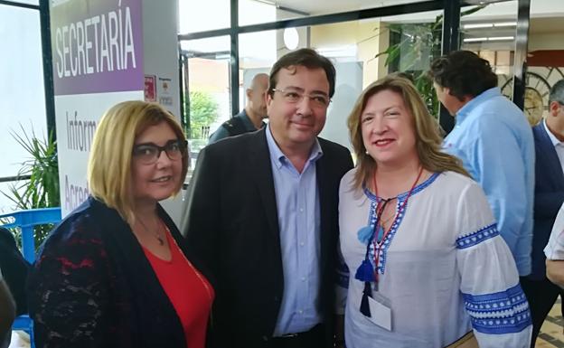 María Antonia Gancedo (D), junto al presidente de Extremadura, Guillermo Fernández Vara.