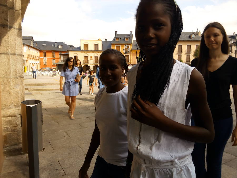 Fotos: Ponferrada recibe a los niños saharauis del programa &#039;Vacaciones en paz&#039;