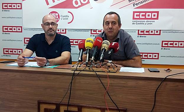 El secretario comarcal de CCOO, Ursicino Sánchez, y el delegado del sindicato en el comité de Ciuden, Alfonso Sobrín, durante su intervención.