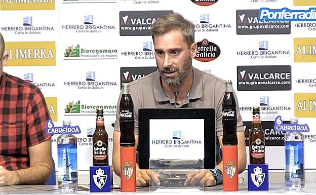 Imagen del entrenador de la Ponferradina.