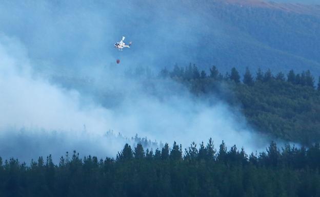 Imagen del incendio declarado en Molinaseca.