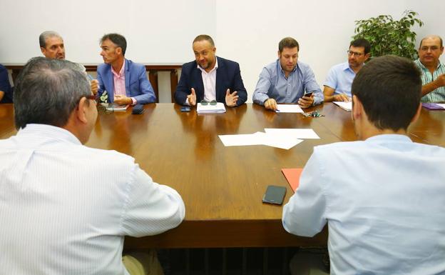 Imagen de la reunión de la Mesa por el futuro del Bierzo.