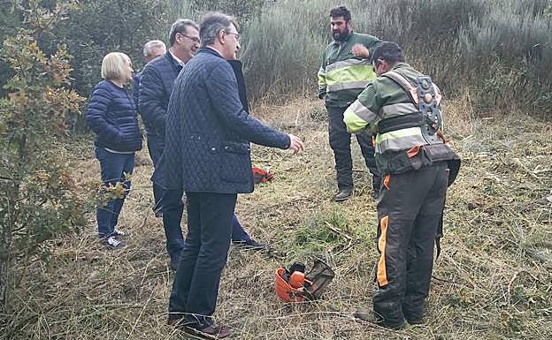 Majo visita las brigadas.