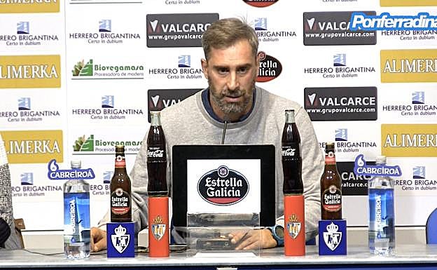 Imagen del entrenador de la Ponferradina.