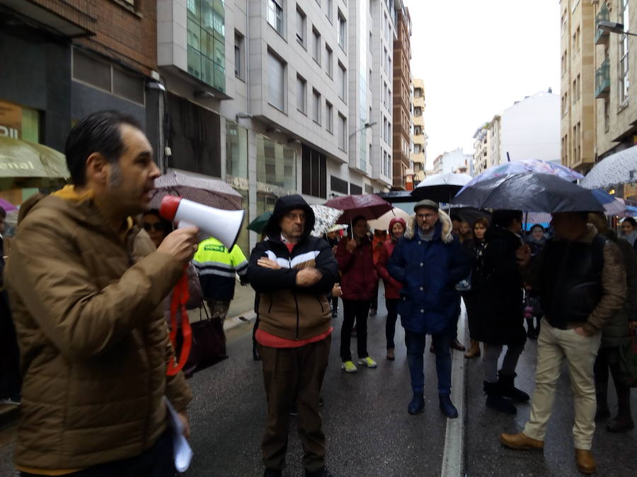Fotos: Protesta de los comerciantes de la calle Camino de Santiago de Ponferrada