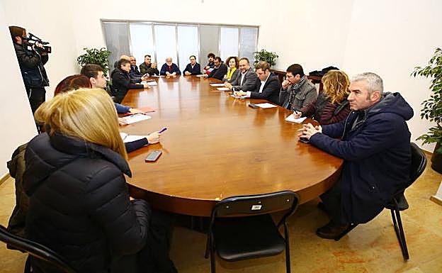 Imagen de la reunión de la Mesa de la Energía.