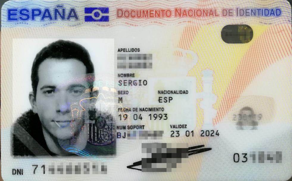 El DNI de Sergio Álvarez, con su palillo, y que ahora tendrá que cambiar.