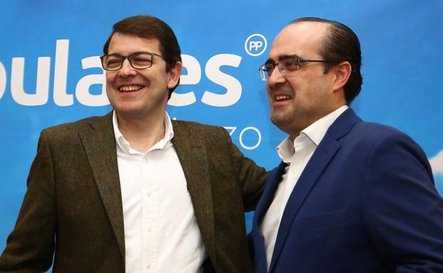 El presidente del PP de Castilla y León, Alfonso Fernández Mañueco, con el candidato a la Alcaldía de Ponferrada, Marco Morala.