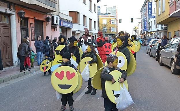 Imagen de archivo de un desfile de Carnaval en Cacabelos. 