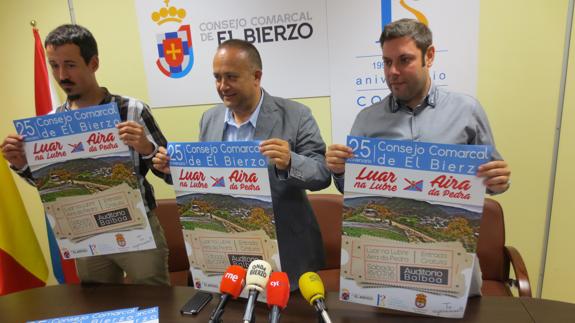 Juan José López (a la izquierda de la imagen, en una comparecencia en el Consejo Comarcal del Bierzo) será el candidato del PP en Balboa. 