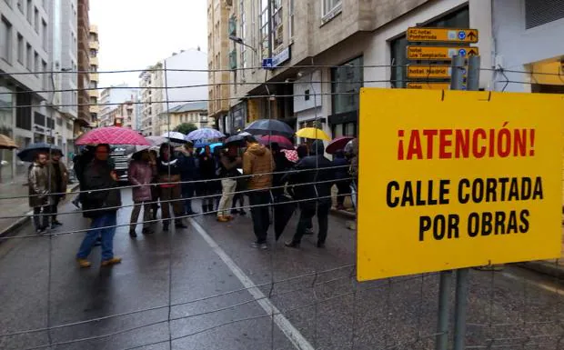 Obras en la calle Camino de Santiago de Ponferrada.