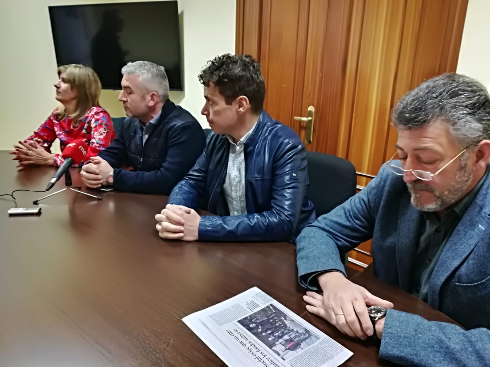 Los representantes de Acom, en su comparecencia.