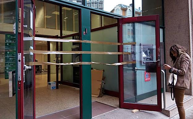 Imagen de la oficina atacada esta madrugada.