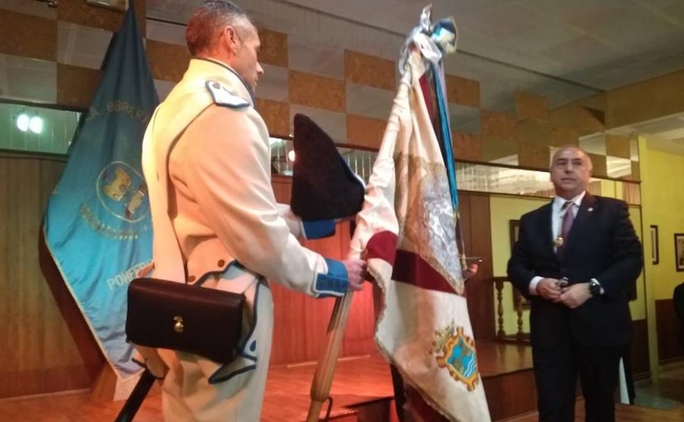 Acto de imposición de una corbata al estandarte de Ponferrada. 