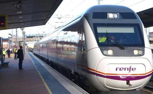 Un tren en la estación de León.