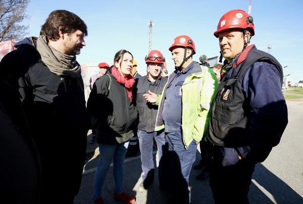 Fotos: Mayoral y Marcello se reúnen con trabajadores de las auxiliares de Endesa en la central térmica Compostilla II