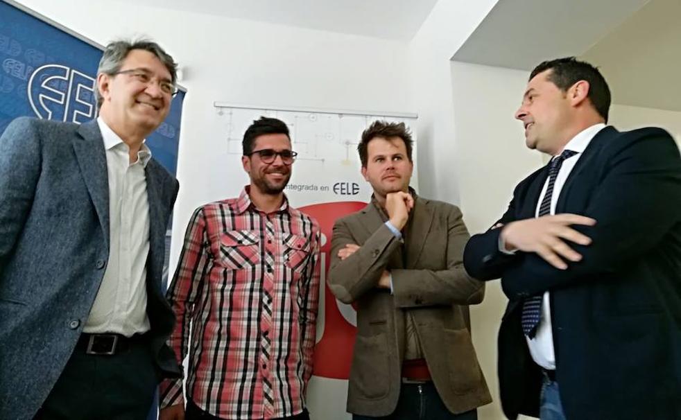 El presidente de la Diputación de León, Juan Martínez Majo, y el presidente de Fele Bierzo, Javier Morán (D), junto al delegado de Aje en El Bierzo, Daniel Velasco (2I) y el presidente de Aje León, David Abril, en la presentación.