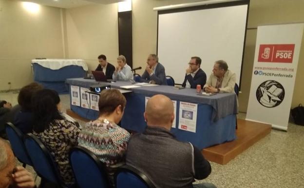 Jornada sobre nuevas tecnologías organizada por el PSOE en Ponferrada. 