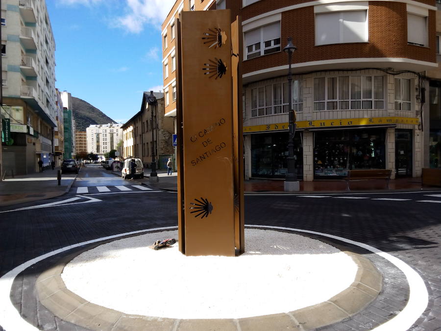 Fotos: La calle Camino de Santiago de Ponferrada estrena nueva imagen