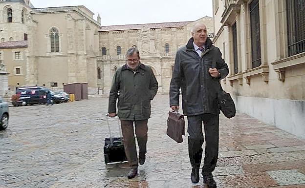 Victorino Alonso, este martes, a su llegada a la Audiencia Provincial.