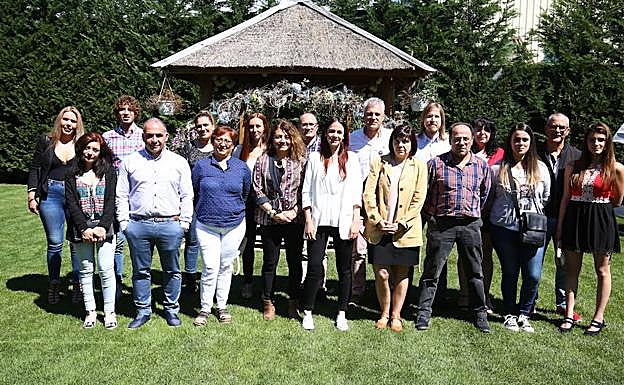 Foto de familia de la candidatura municipal de Unidas Podemos al Ayuntamiento de Camponayara, junto al secretario general de Podemos Castilla y León, Pablo Fernández