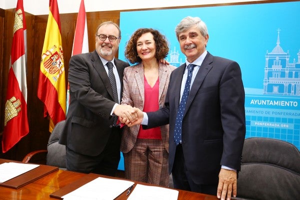 Fotos: Ayuntamiento, Junta y ULE firman un convenio para crear una residencia universitaria en Ponferrada