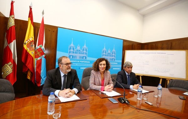 Fotos: Ayuntamiento, Junta y ULE firman un convenio para crear una residencia universitaria en Ponferrada