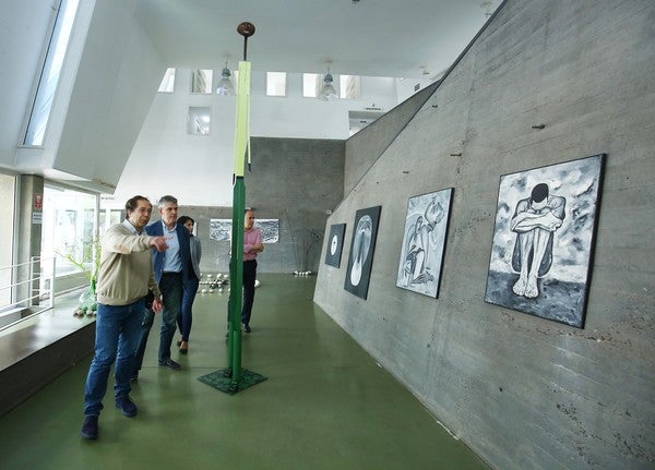Fotos: Exposición de Santiago Castelao en la Uned de Ponferrada
