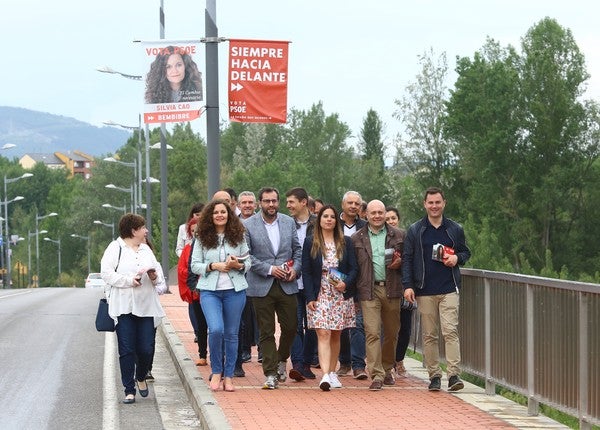Fotos: El candidato del PSOE al Parlamento Europeo, Ibán García del Blanco, visita Bembibre