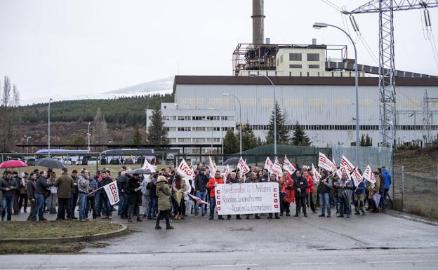 Trabajadores de Anllares denuncian «trato discriminatorio» de Naturgy y Masa por abocar despidos a juicio