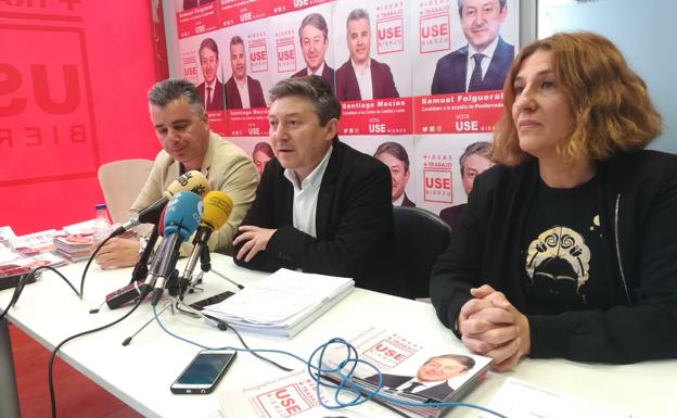 El candidato de USE Bierzo a la Alcaldía de Ponferrada, Samuel Folgueral, junto al candidato a las Cortes, Santiago Macías, y la integrante de la lista, Cristina López.