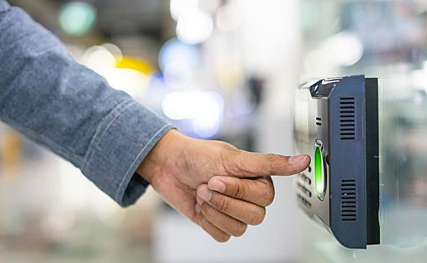 Imagen del control por huella digital, el sistema que la mayoría de las impresas implementará. 
