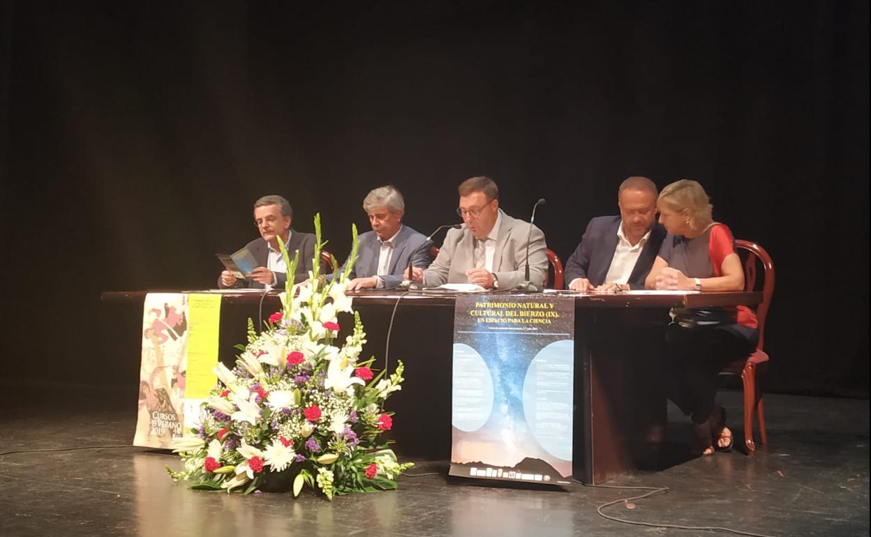 Inauguración del curso de la ULE en Villafranca del Bierzo sobre patrimonio natural y cultural de la comarca.