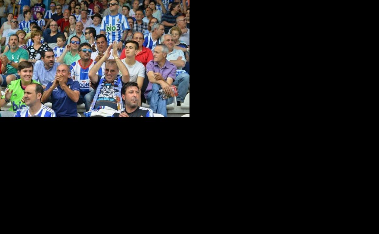 Afición de la Ponferradina.
