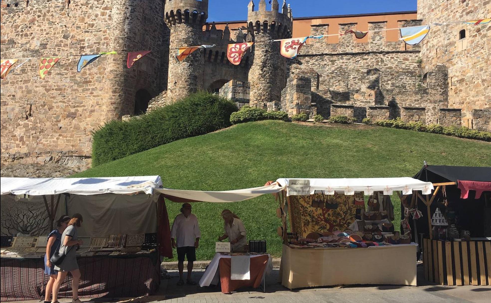 Imagen del Mercado Medieval en la Avenida del Castillo.