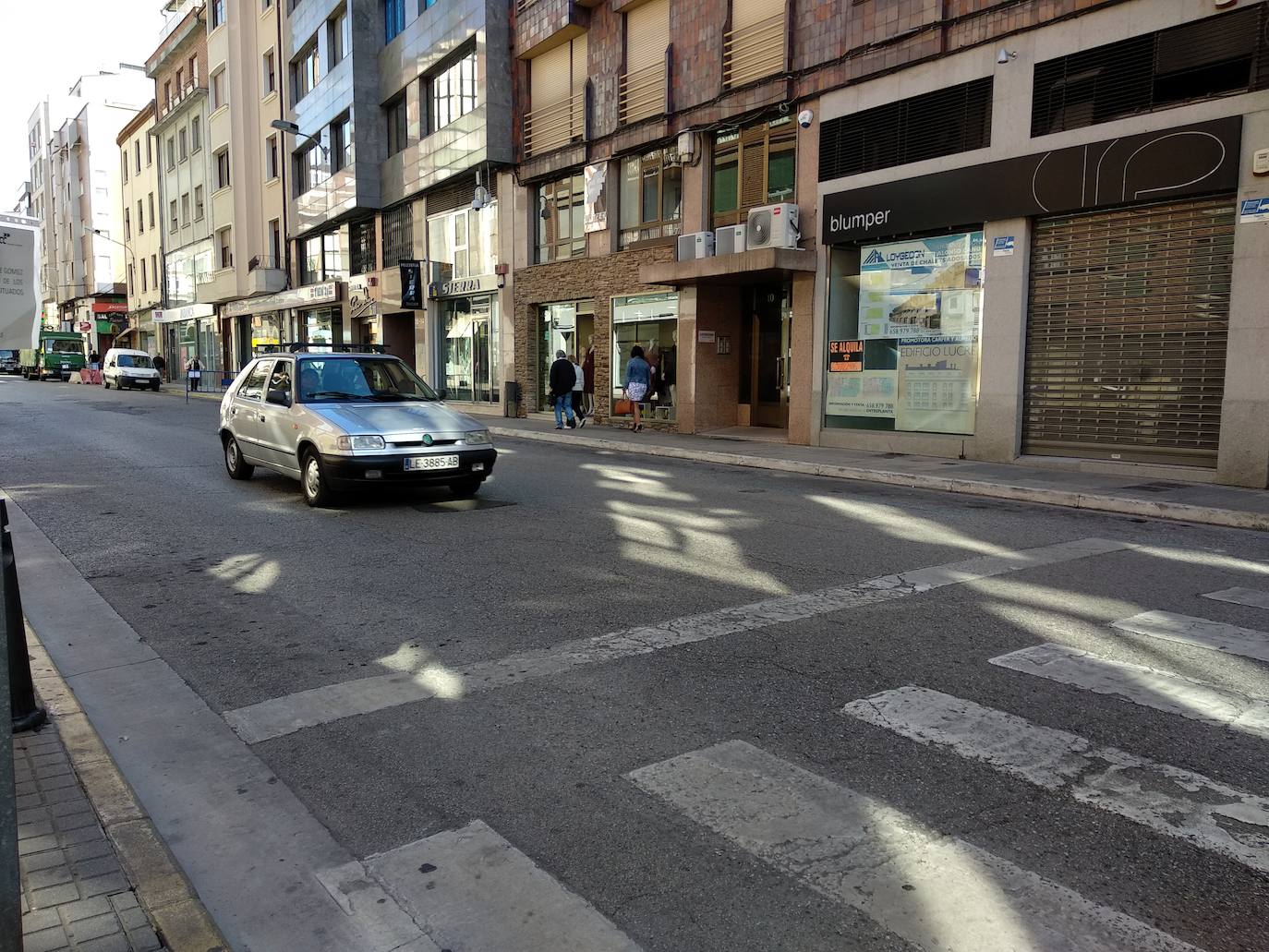 Fotos: Comienzan las obras de remodelación de la calle Gómez Núñez de Ponferrada