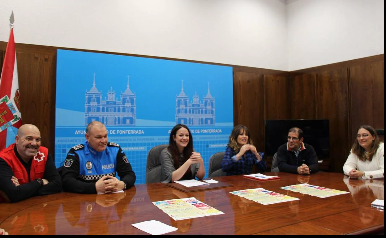 La concejala de Bienestar Social, Lorena González (3I), en la presentaciónde las actividades del Día Mundial Sin Alcohol.