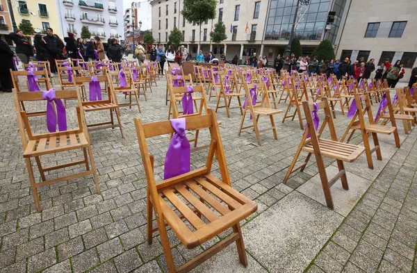 Fotos: Ponferrada conmemora el Día Internacional de la eliminación de la Violencia contra la Mujer en Ponfer