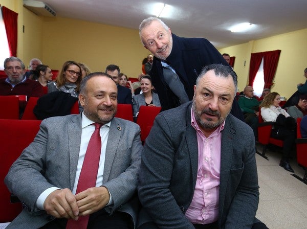 Fotos: Primera jornada del Congreso sobre la Economía del Bierzo en Camponaraya