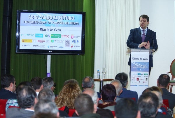 Fotos: Mañueco, en la jornada sobre la economía del Bierzo