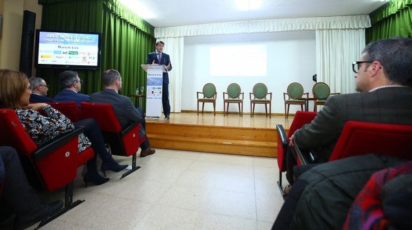Fotos: Mañueco, en la jornada sobre la economía del Bierzo