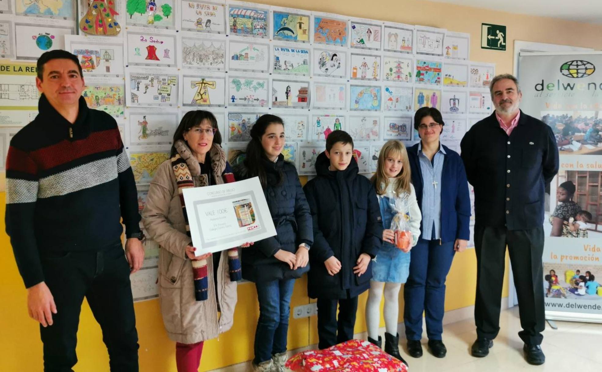 Entrega de los galardones a los premiados.