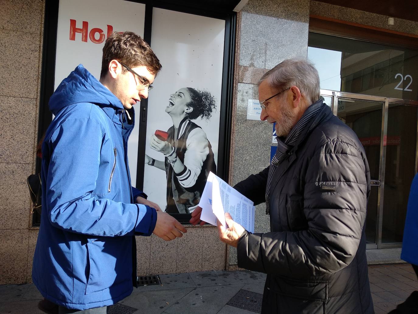Fotos: Campaña del PRB en Ponferrada en apoyo a la manifestación del 7 de enero contra la subida del agua y la tasa de basura