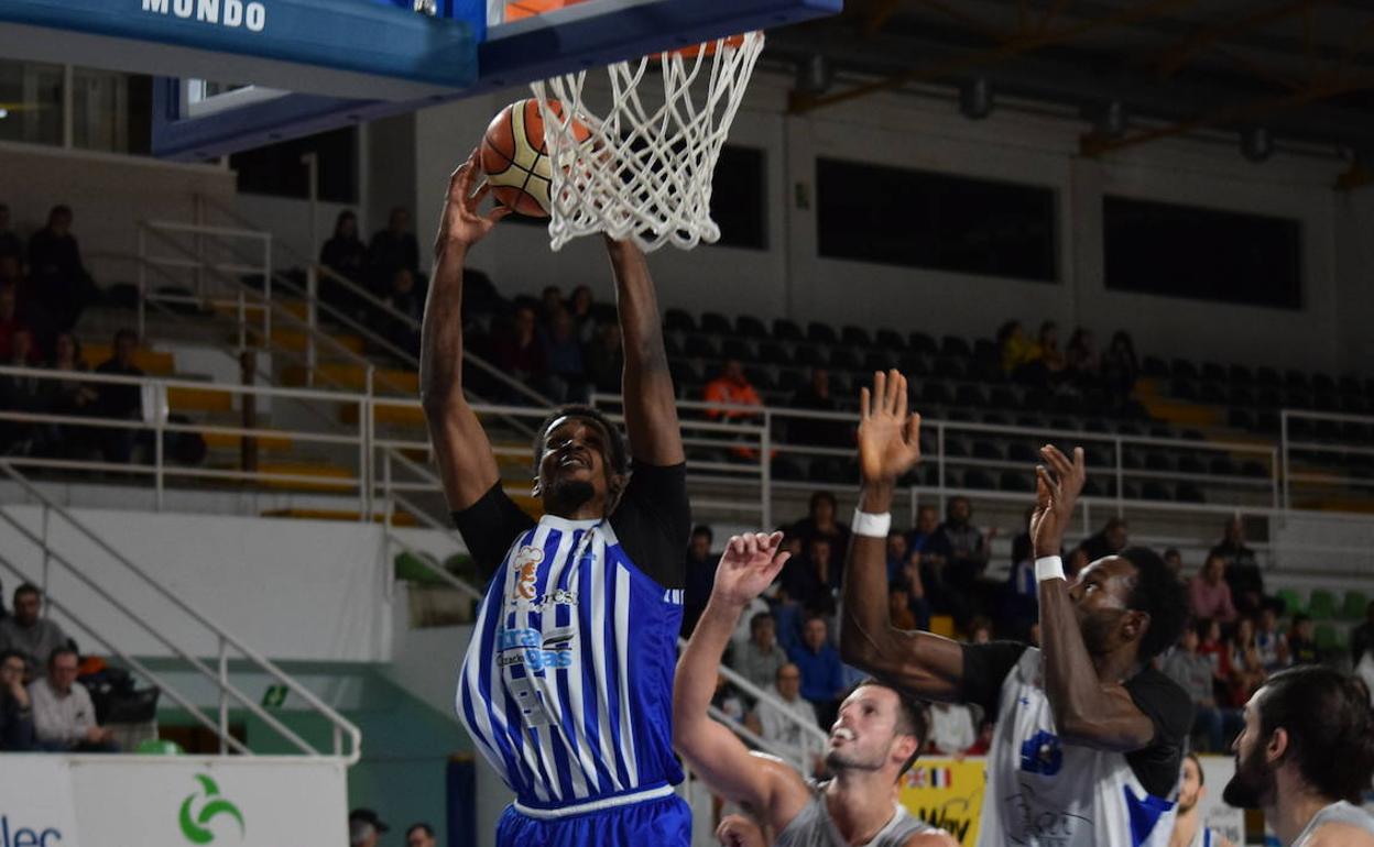 Kerwin Smith, en un partido con Ciudad de Ponferrada.