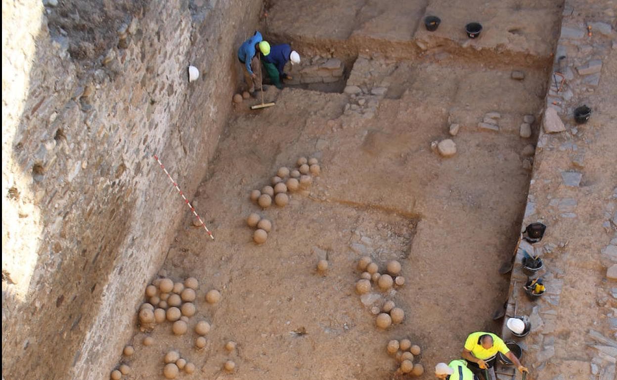 Excavacación arqueológica en el Castillo Viejo de Ponferrada.