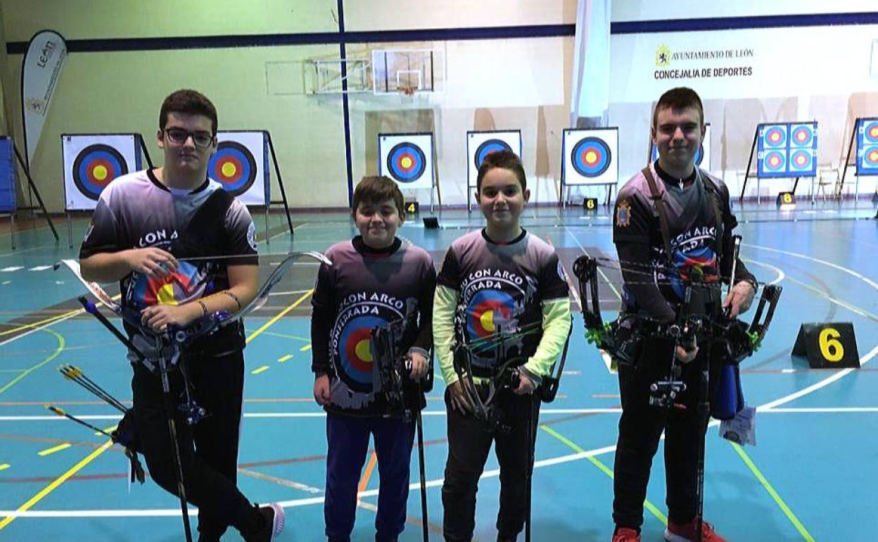 Los arqueros del CTA Ponferrada durante la competición.