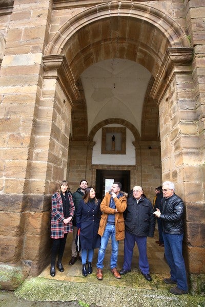 Fotos: Tudanca visita el monasterio de San Andrés en Vega de Espinareda