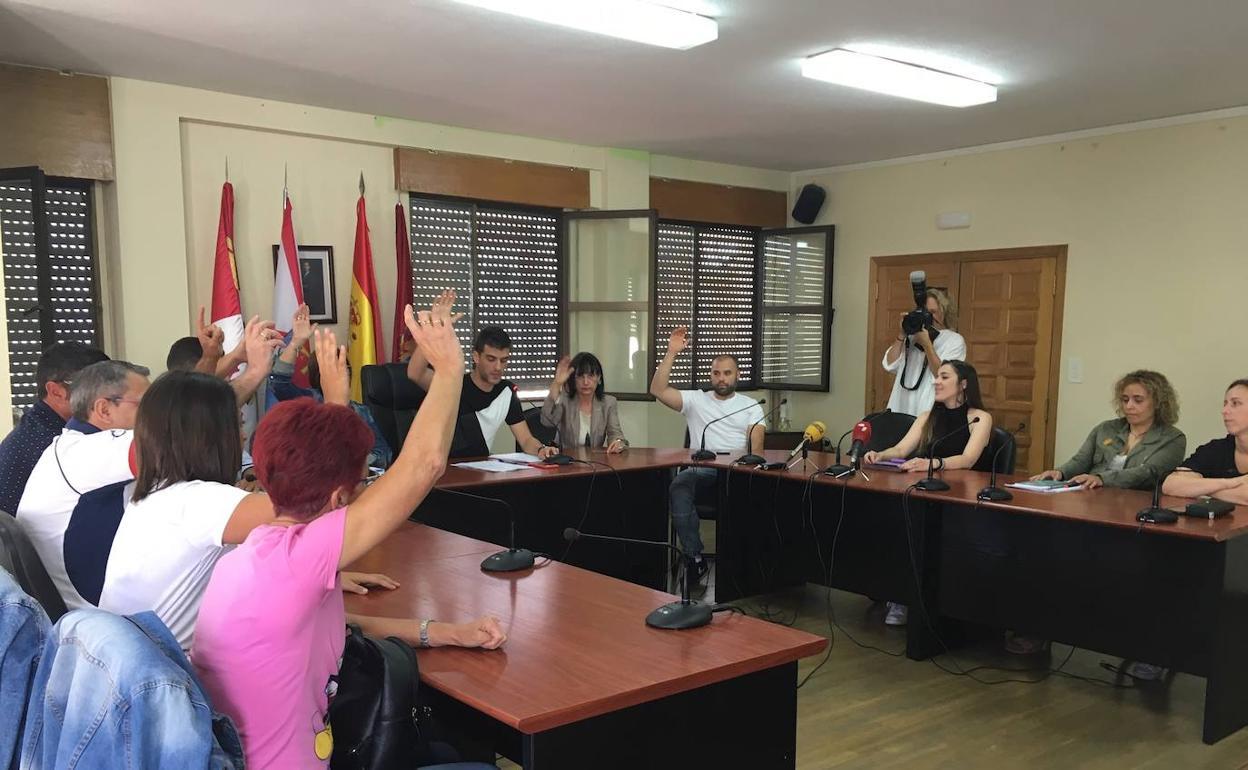 Imagen de archivo de un pleno en Cacabelos.