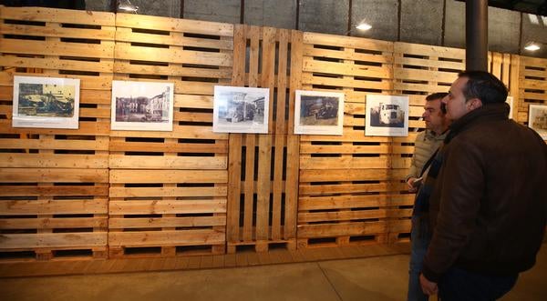 Fotos: Exposición fotográfica en el Museo de la Energía sobre el transporte y la automoción en El Bierzo y Laciana